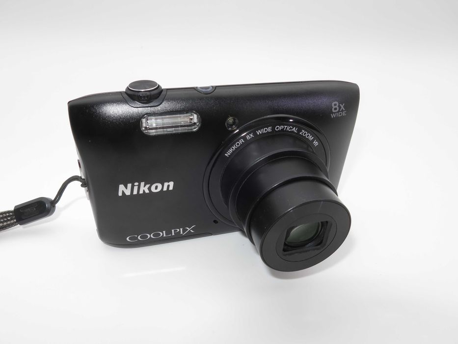 Nikon Coolpix S3600 ултра компактен цифров фотоапарат, дигиална камера в черен цвят 20 MP и 8х оптичен зум, като НОВА, комплект, работи перфектно
