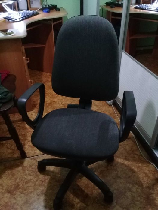 Продам офисное кресло