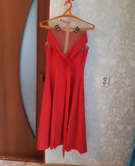 Продам несколько платьев