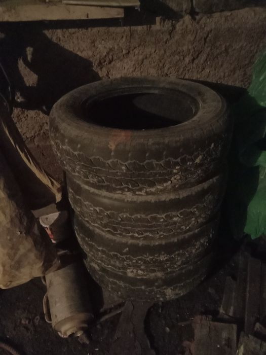 Продам резину летнюю 215/70/16 б/у