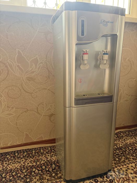 Кулер горячей и холодной воды