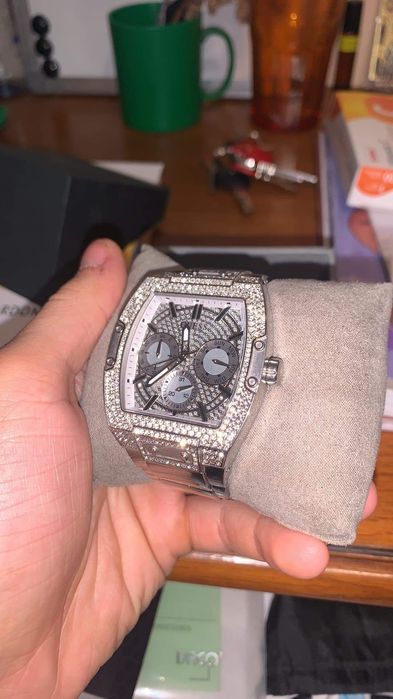 Ceas GUESS de vanzare.