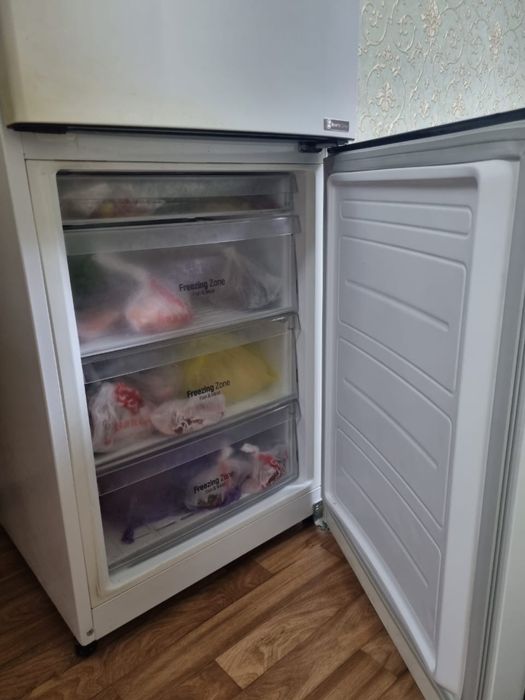 Продам холодильник буу