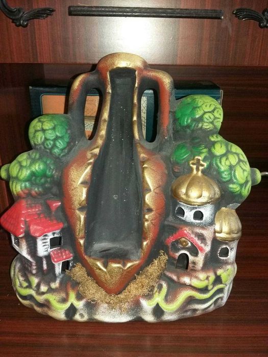 Декорация от глина с битов мотив с място за малко шише и 2 чашки