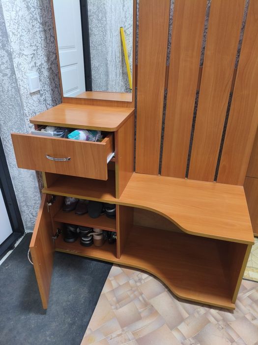 Прихожая шкаф продам