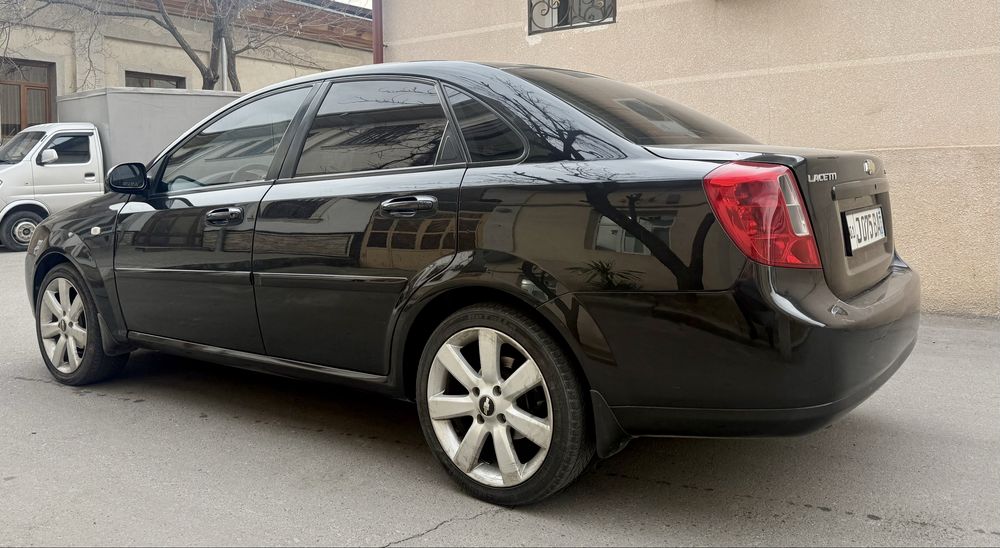 Lasetti 1 pozitsiya 118.000 km yurgan benzinda