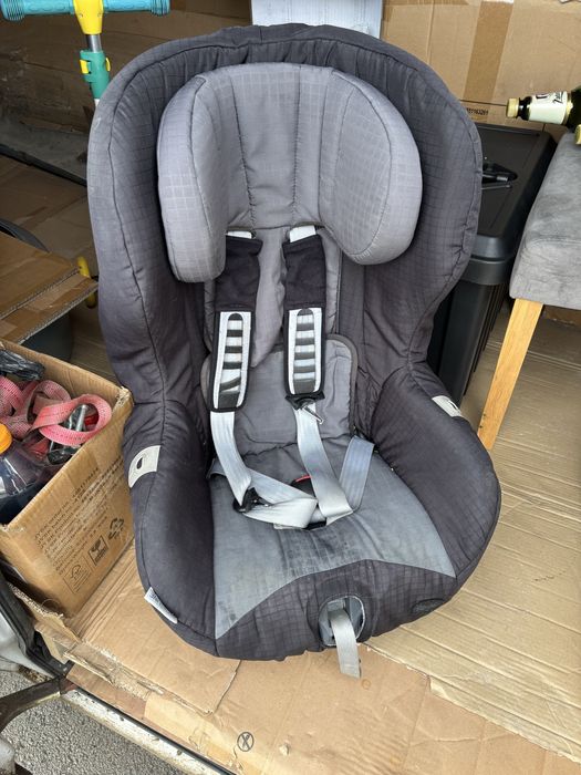 Детско столче за коля ( 9-18кг)