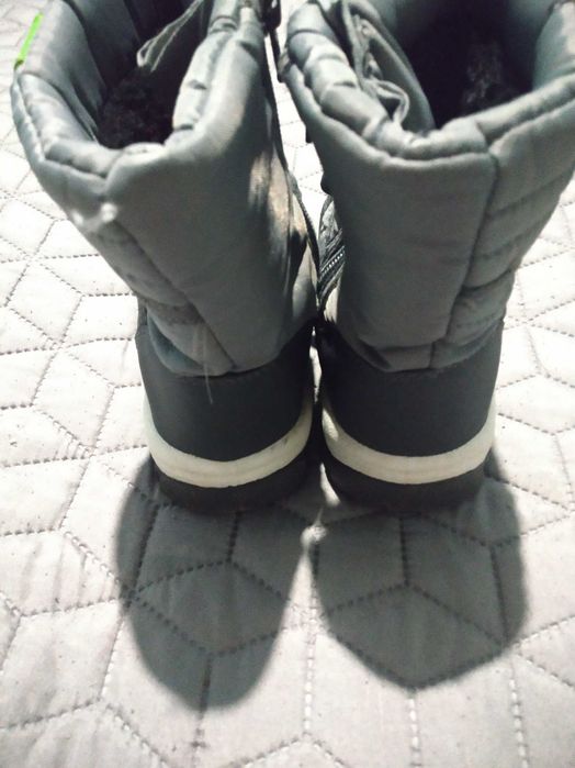 Топли ботуши непромокаеми