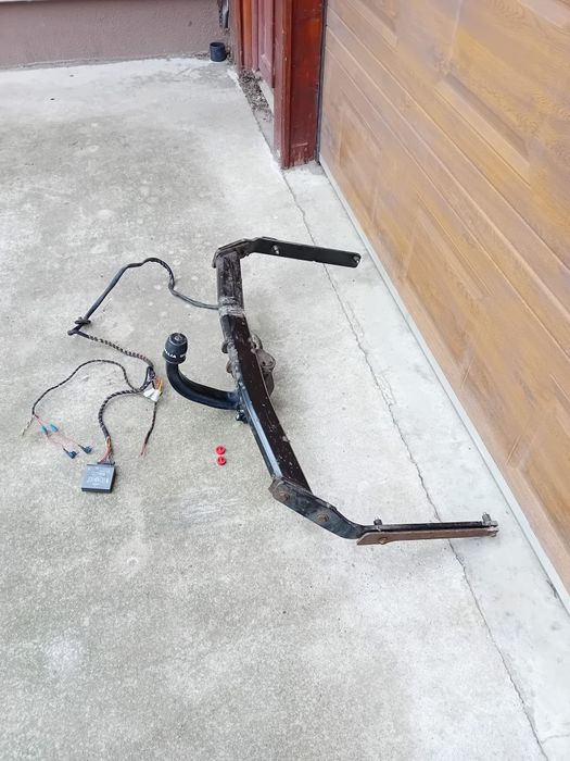 Carlig remorcare original ford focus 3 mk3 hatchback scurt  2011-2018