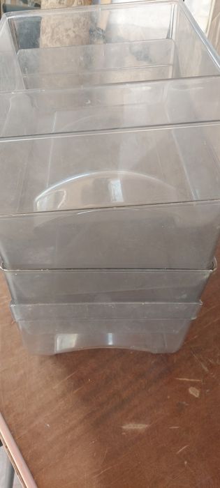 Продам полки для холодильника