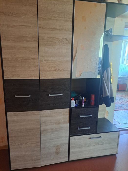 Продам прихожей шкаф