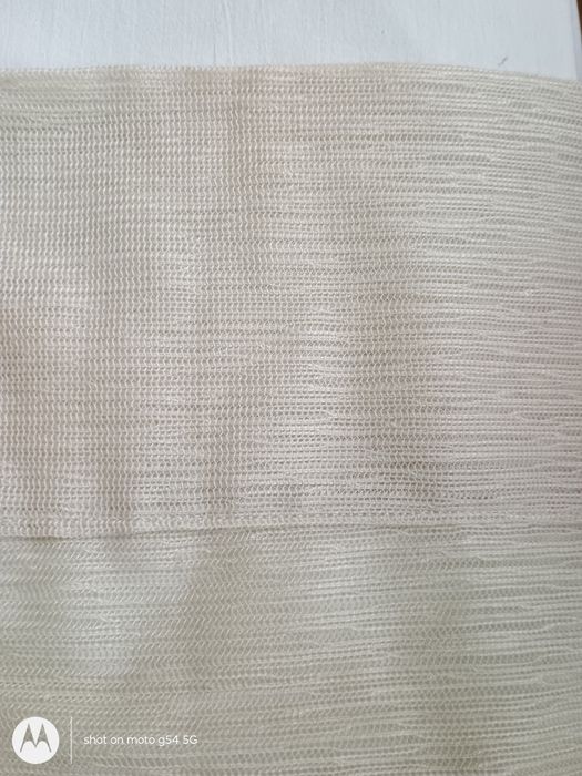 2 броя ушити тънки пердета, атрактивен кремав цвят. Да 190 см,Ш 160 см