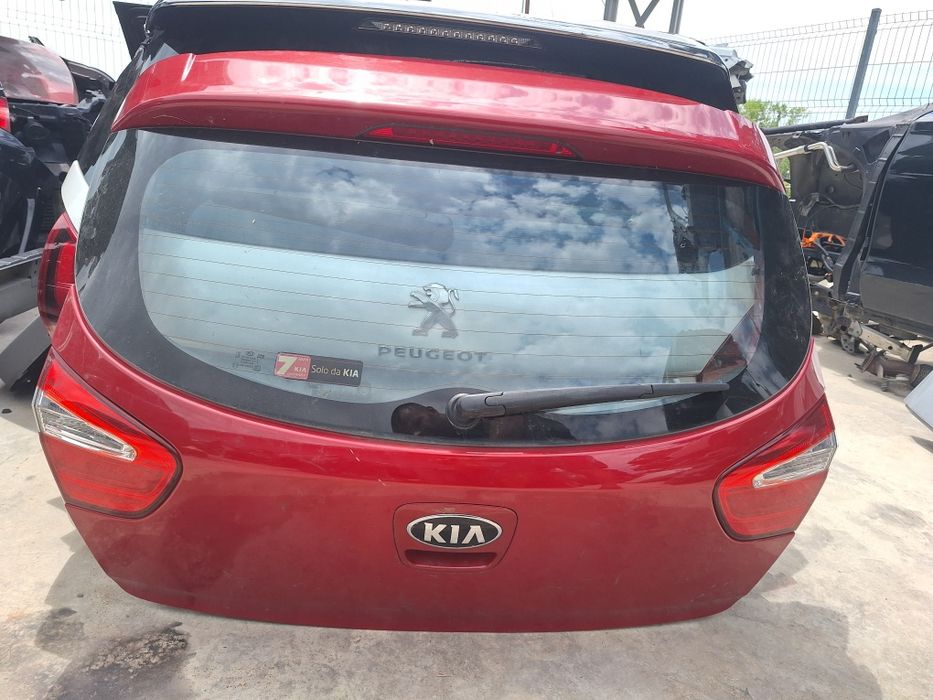 Врата багажник Kia Rio hatchback / Киа Рио хечбек 2015г.