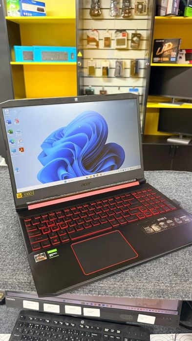 Игровой ноутбук в отличном состоянии