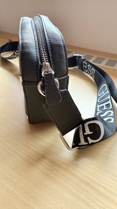 Чанта Guess Черно и Бяло