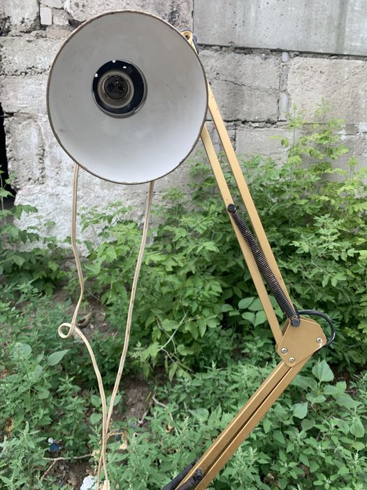 Продам напольная лампа электрическая