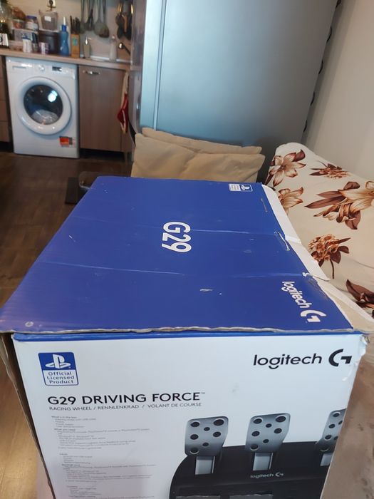 Продавам Волан Lojitech G29