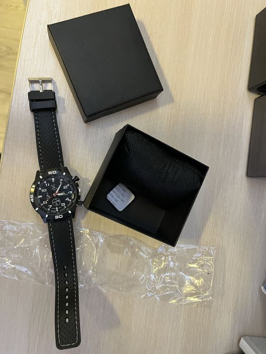 Продам новые часы