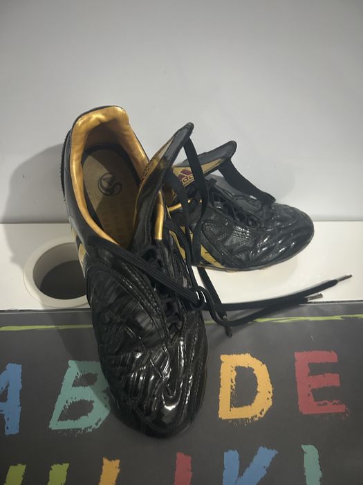 Adidasi de fotbal Adidas .