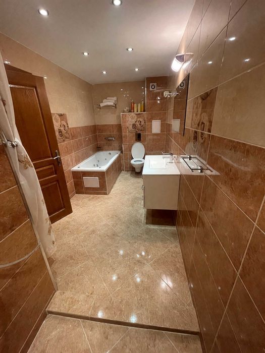 Продавам тристаен апартамент в кв. Лазур, гр. Бургас - снимка 20