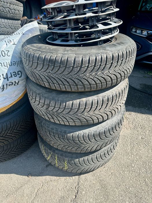 Комплект 4 бр. зимни гуми Nexen 215/70 R16 със стоманени джанти и тасове