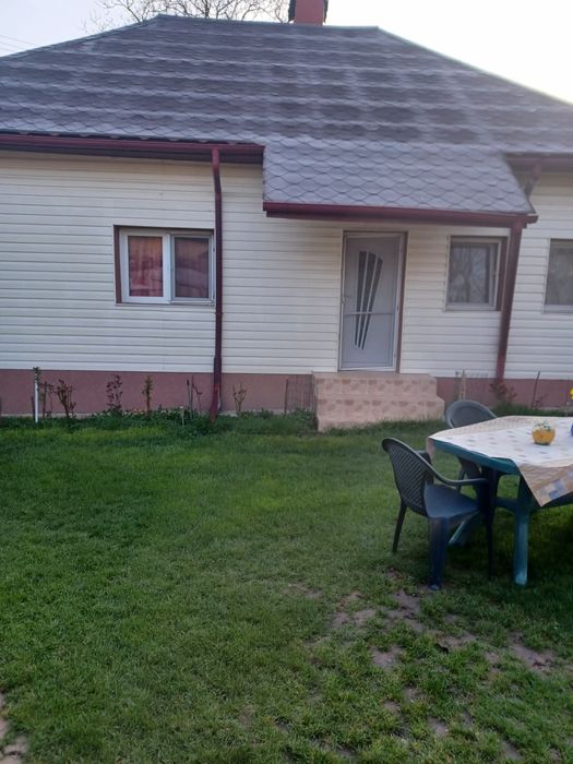 Casa la curte Livezeni Arges