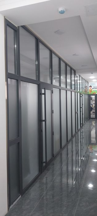 Алюминевый витражи двери