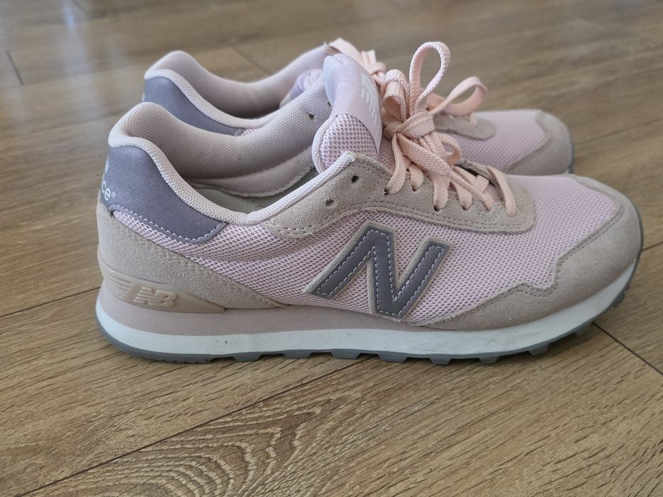 New Balance нови дамски маратонки 39 номер в розово от плат и велур. 
23,5 см стелка, в оригинална кутия