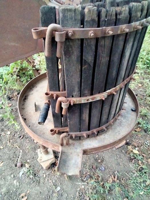 Zdrobitor și teasc struguri