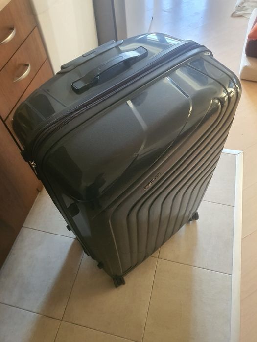 Нов голям Куфар с два ципа