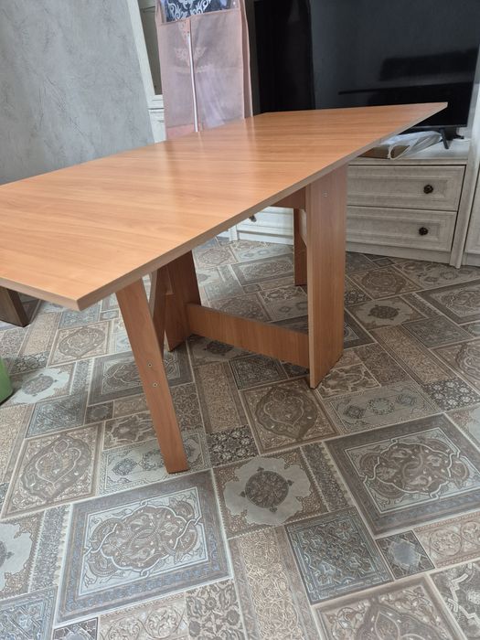 Стол-книжка новый.длиной 2м