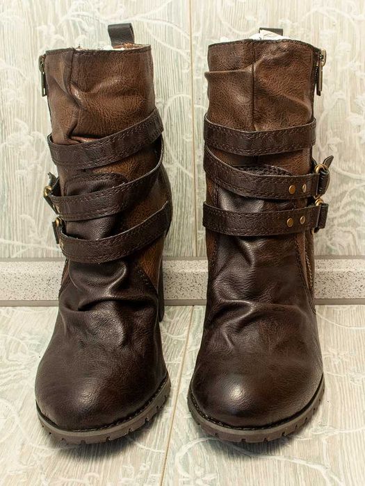 Дамски боти номер 39