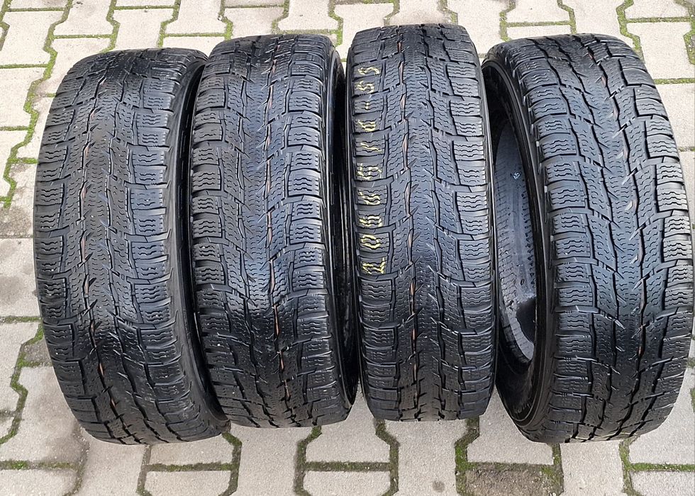 205 65 16c Nokian 2 бр.