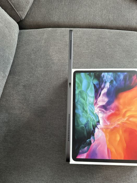 Apple Ipad Pro 4th gen 256gb 12.9inch wifi space grey 98%BH с клавиатура