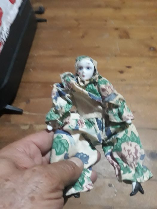 Vînd papusii vechi