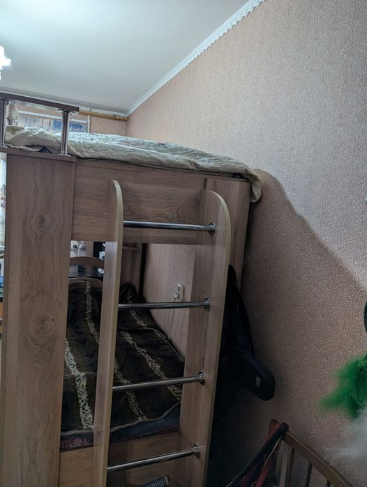 Двухъярусная кровать