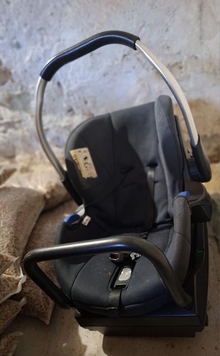 2 бр. Бебешки столчета за кола