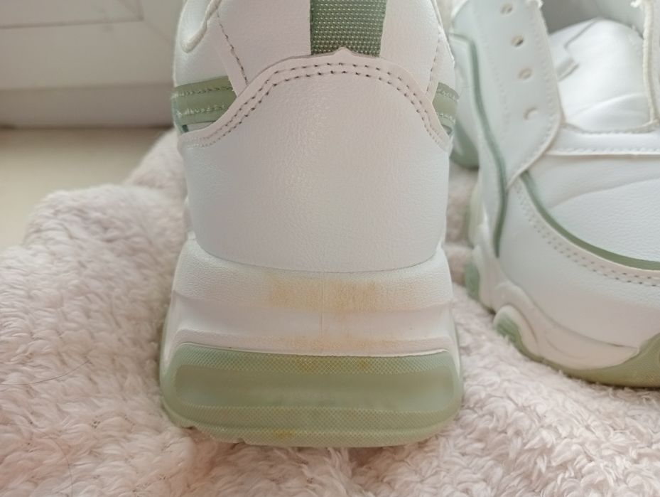 Продам кроссовки