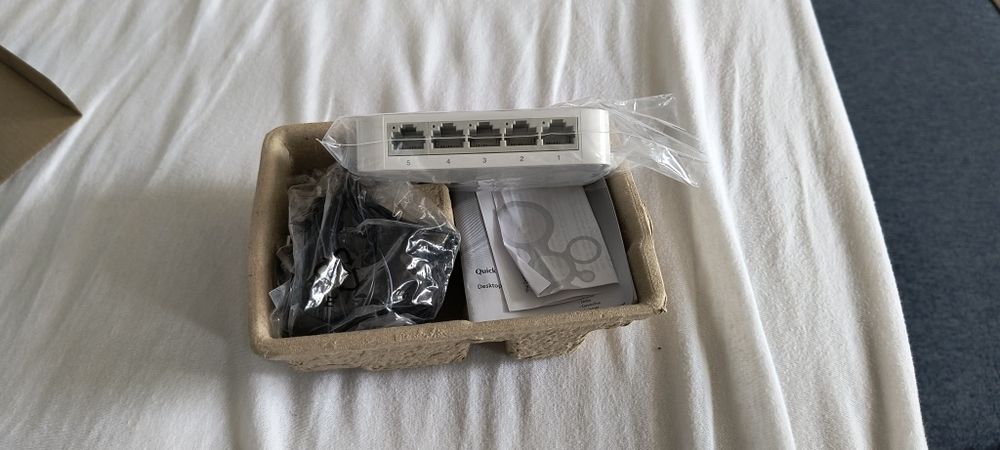 Vând Switch 5 porturi.