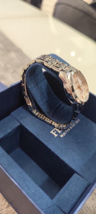 Продавам часовник Festina.