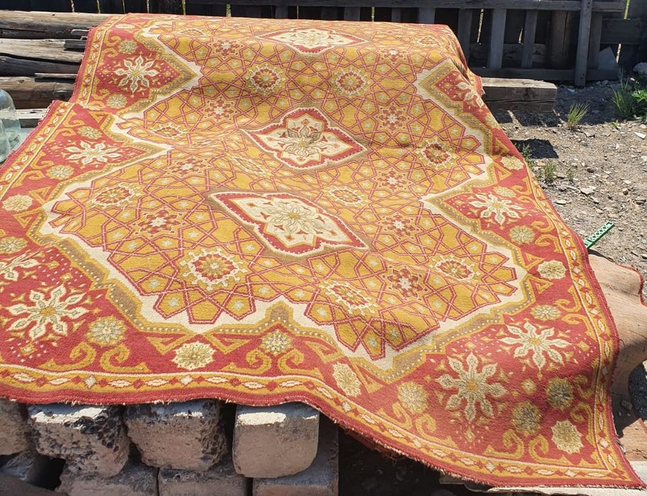 Продам ковёр шерстяной, торг уместен.