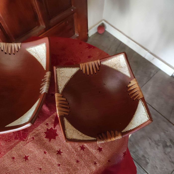 Комплект от два керамични подноса