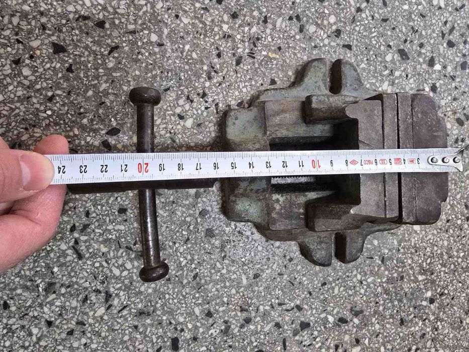 Старо шлосерско менгеме – масивно, чугунено