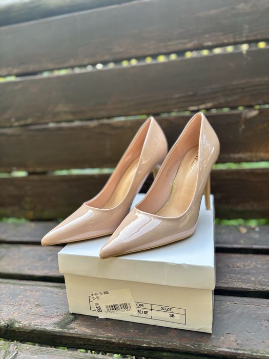 Pantofi stiletto nude