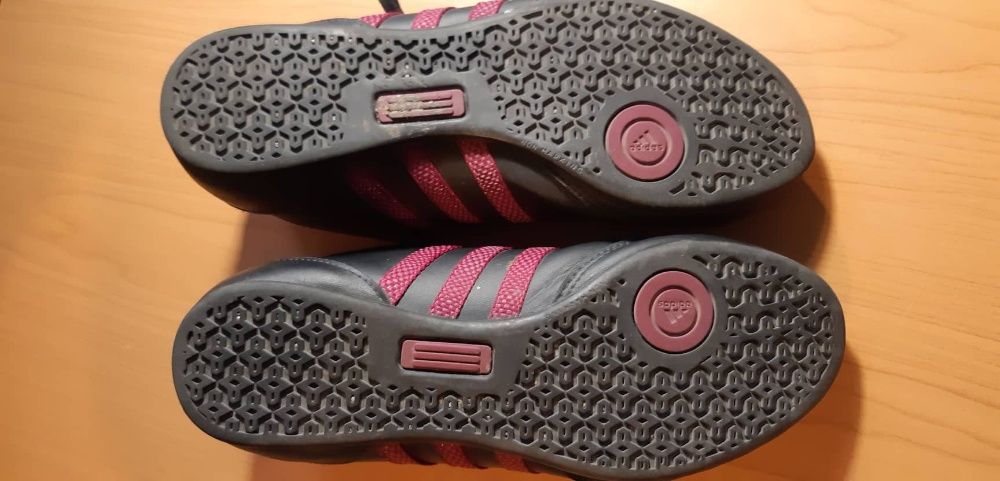 Маратонки Adidas от естествена кожа 45 лв.
