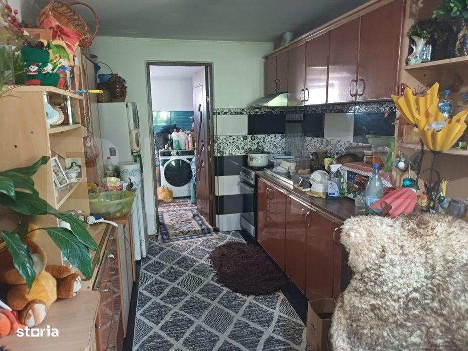 Casa de locuit si spatiu comercial, teren 7300 mp, Hreatca, com. Vultu