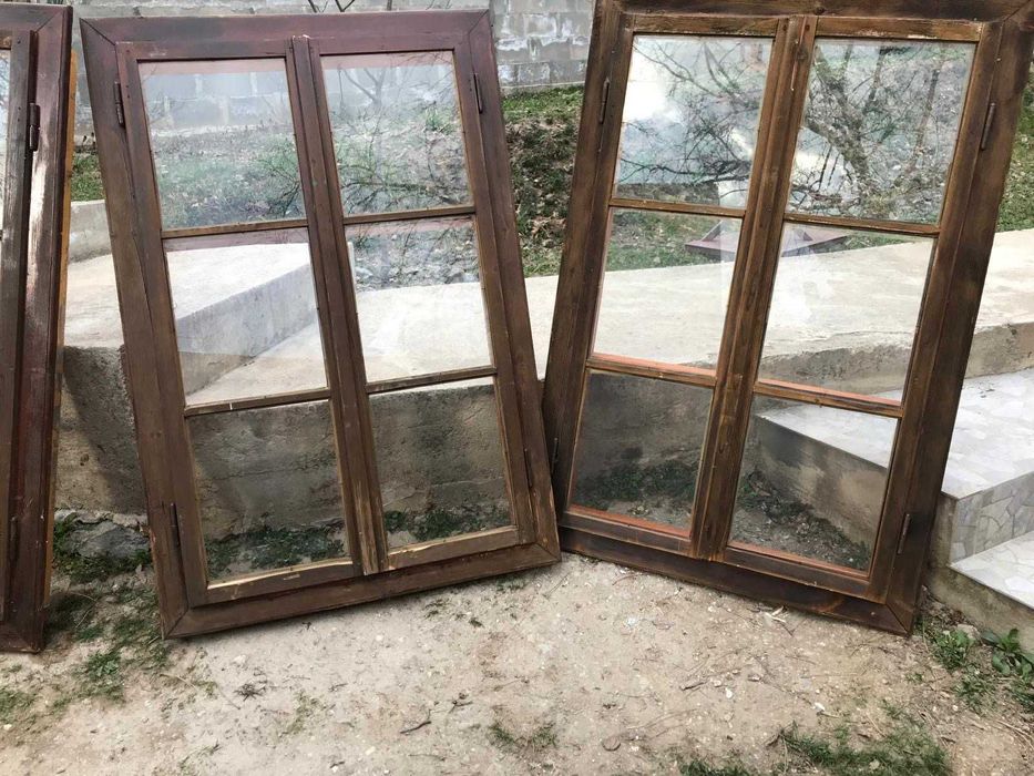 Стари дървени прозорци