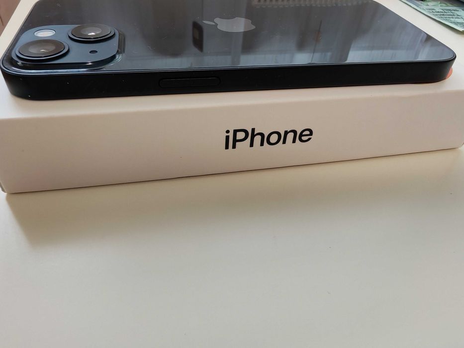 Vând iPhone 13 128 GB negru, baterie 80%