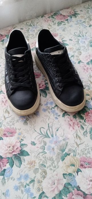 Vând adidași Christian Dior