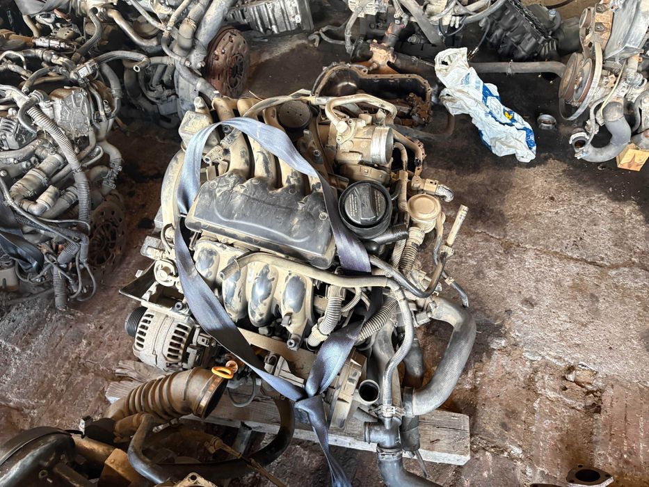 Двигател мотор audi a3 ауди а3 аву avu 1.6 бензин